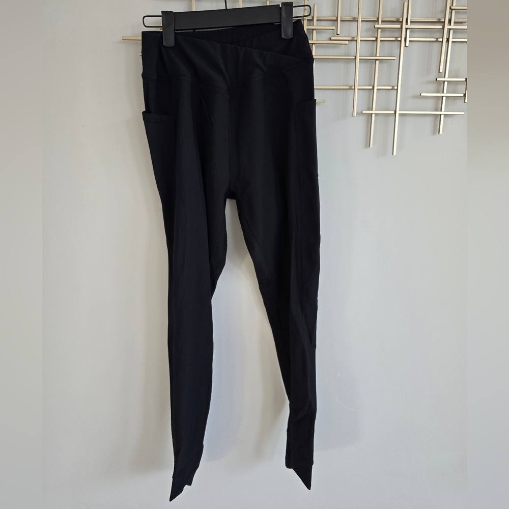Black Crossover Ribbed Leggings With Pockets​